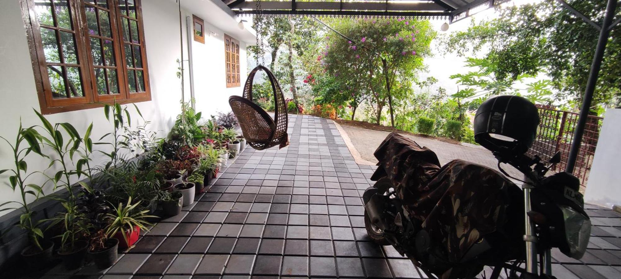 Koonamparayil Home Stay Munnar Anaviratty-Family Only Exterior photo
