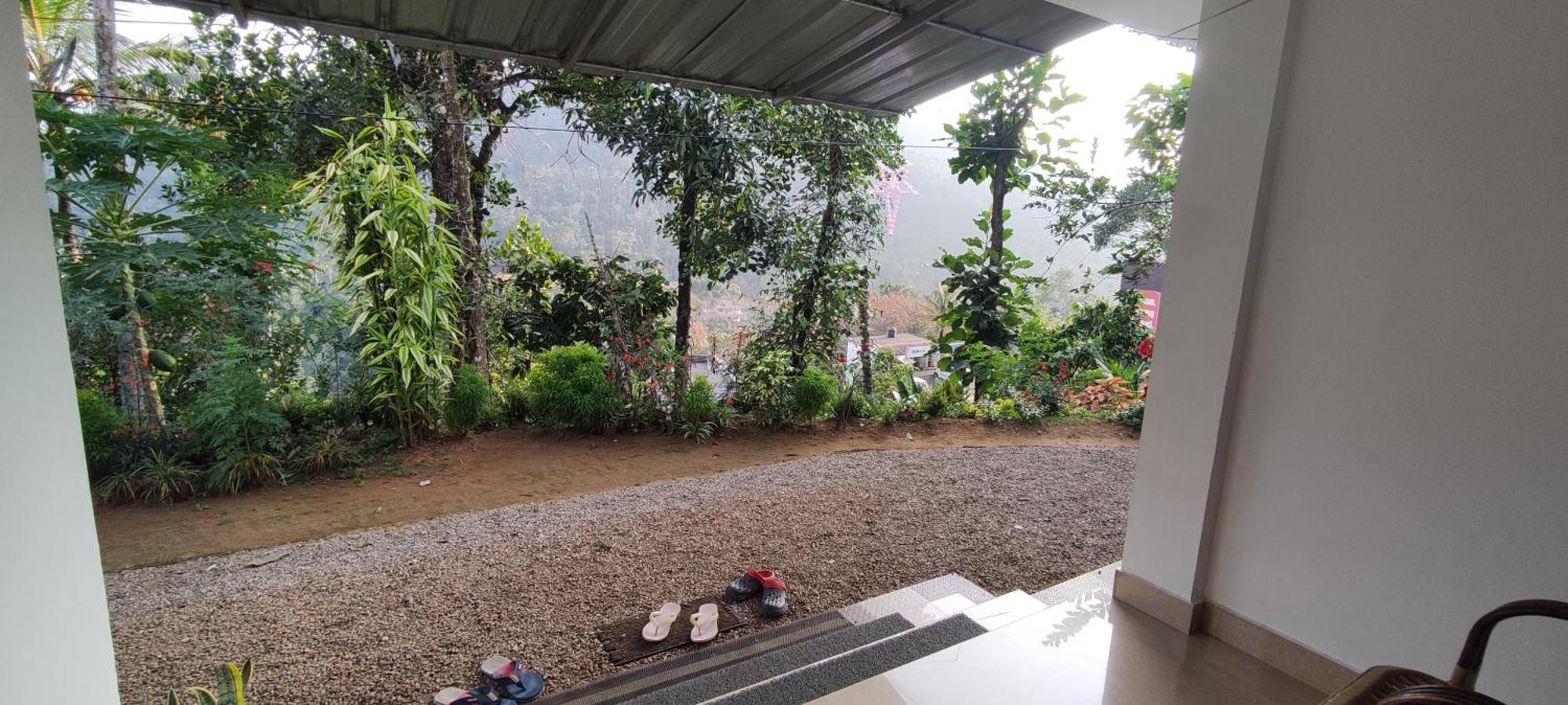 Koonamparayil Home Stay Munnar Anaviratty-Family Only Exterior photo